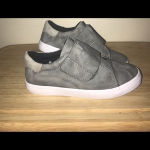 Cat and jack boy’s 11 leather shoes